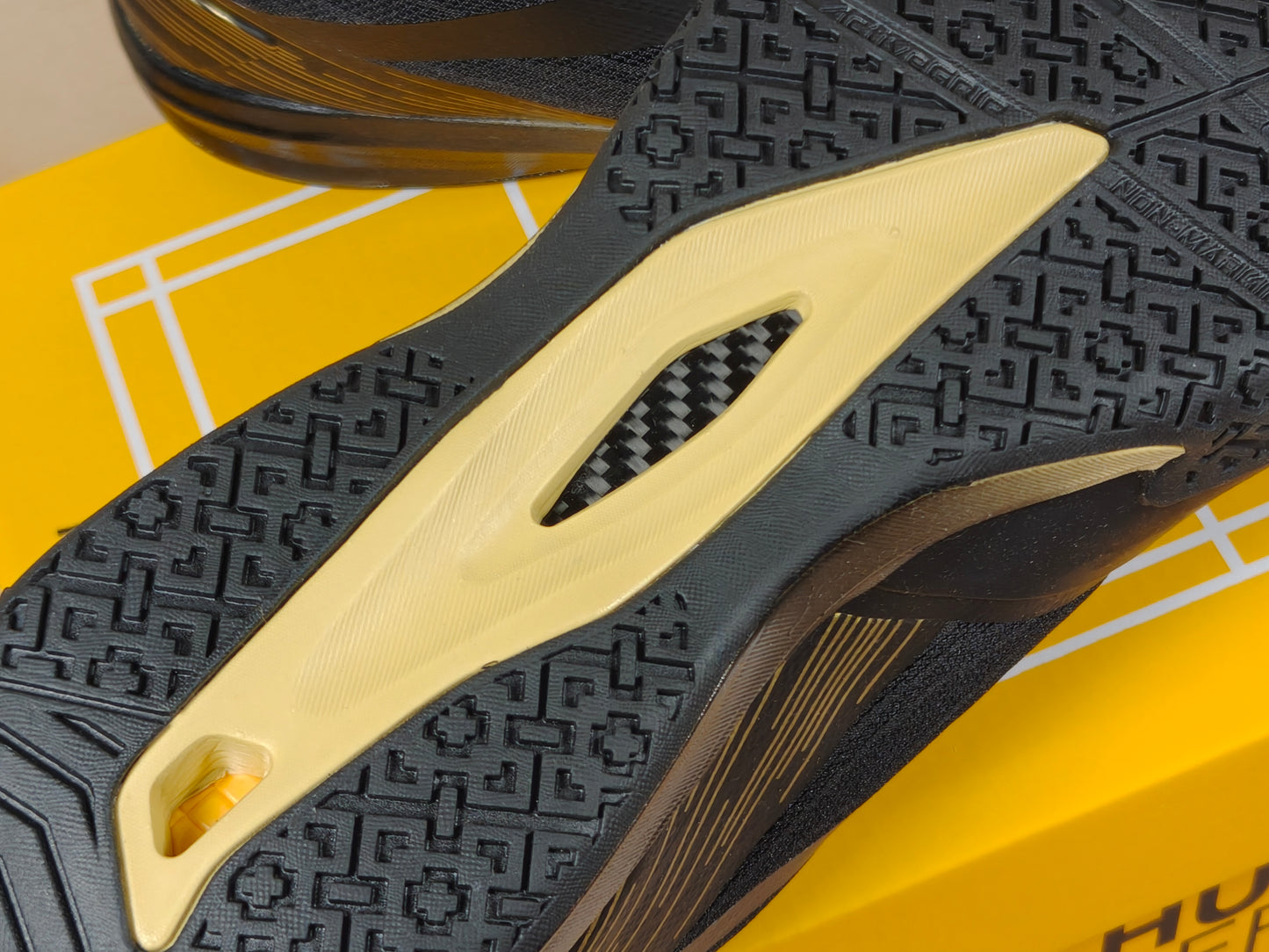 Hundred Beast Max Black/Gold Badminton Shoes